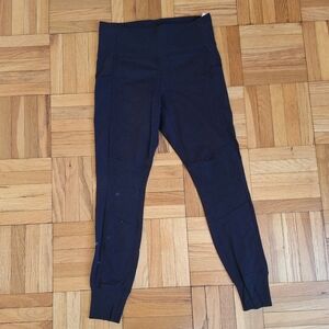 Athleta Excursion Hybrid solid Black size S with side pockets leggings